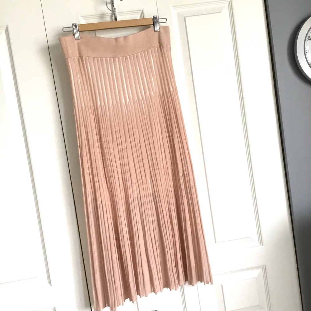 ***SOLD*** H&M pale pink skirt - Size M